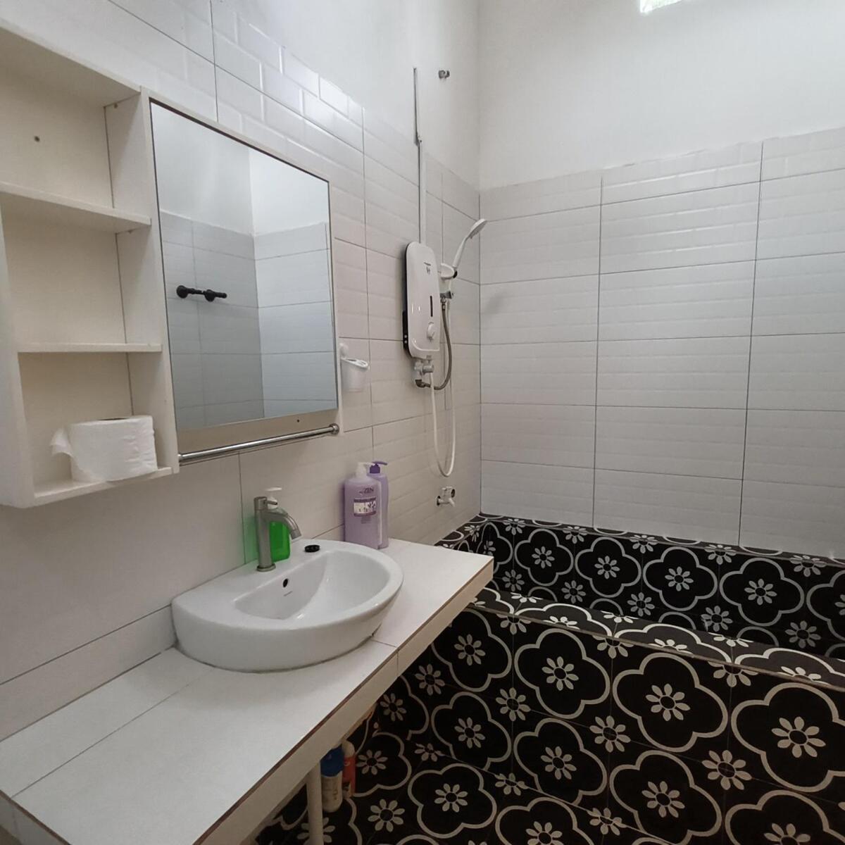Tg103A Pet Friendly 15Pax, Near Beach Side Tanjung Bungah  Buitenkant foto