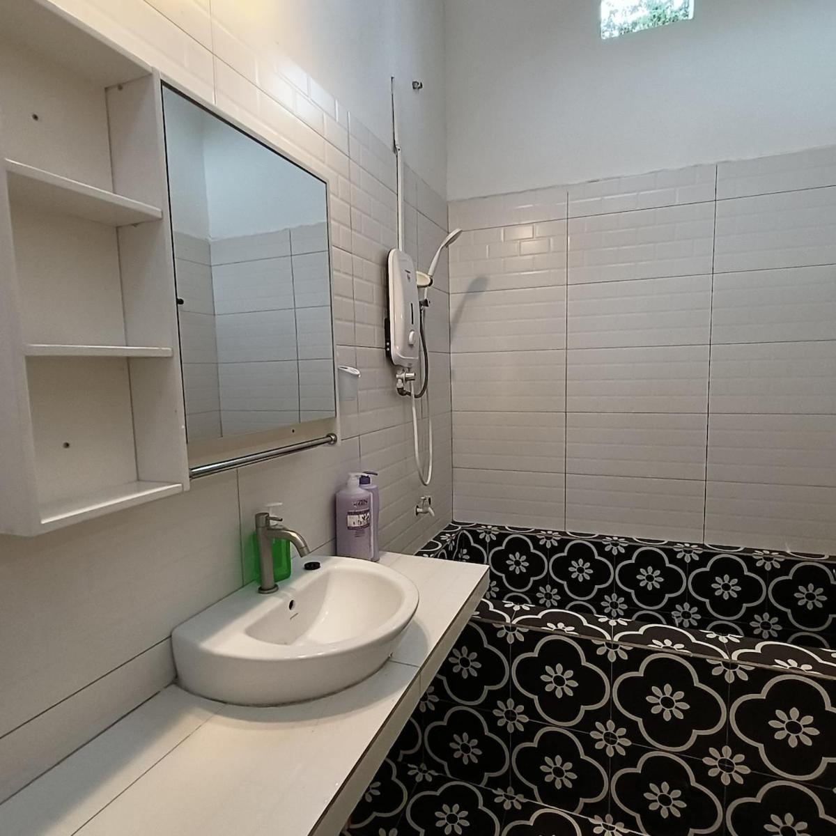 Tg103A Pet Friendly 15Pax, Near Beach Side Tanjung Bungah  Buitenkant foto